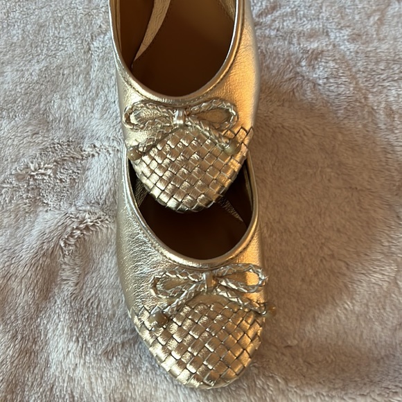 Sperry top slider gold leather size 6.5 slippers - Picture 5 of 7